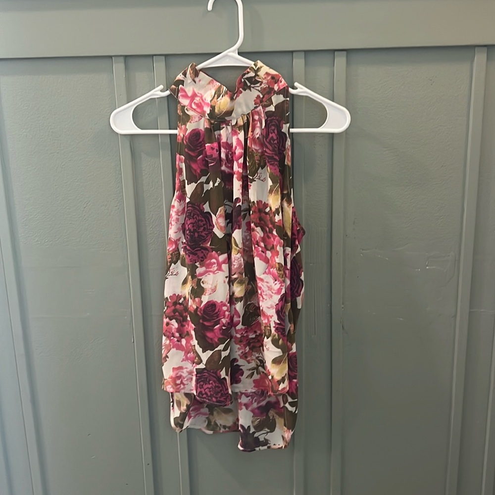 Women’s sleeveless blouse
